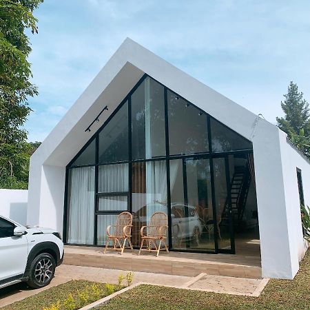 Casa De Gaudi Lembang Villa Kültér fotó
