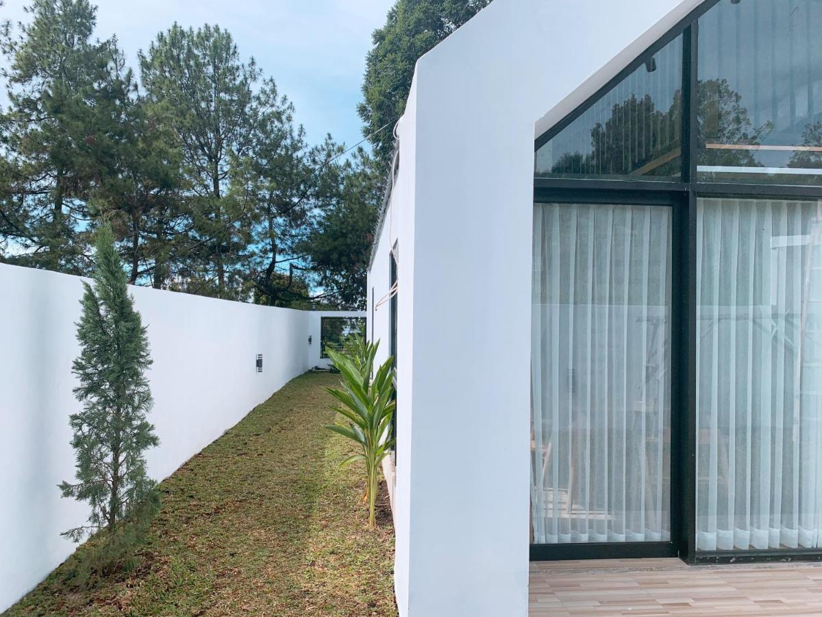 Casa De Gaudi Lembang Villa Kültér fotó