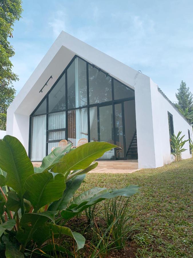 Casa De Gaudi Lembang Villa Kültér fotó